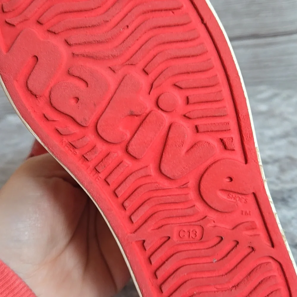 Native Minnie Mouse Shoes, Kids Size 13